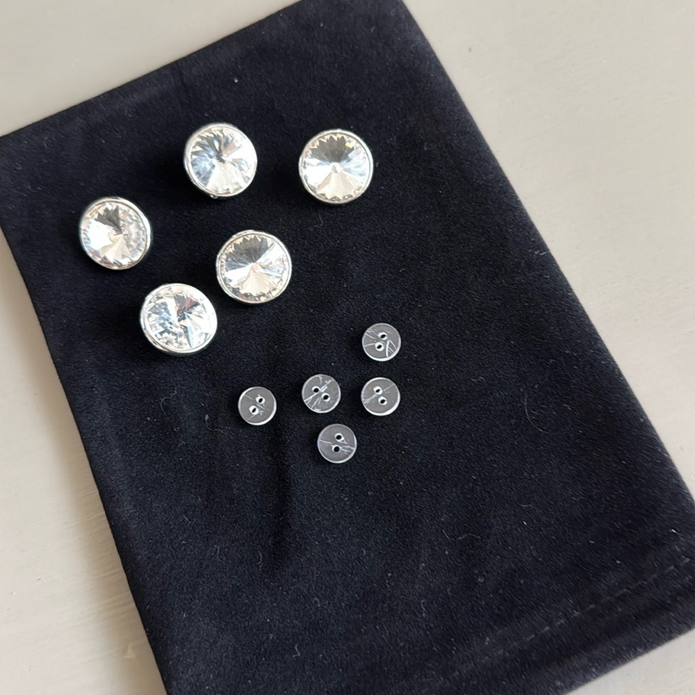 Veronica beard buttons
